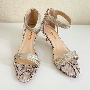 XYD Size 7 Beige Rhinestone Open Toe Sandal